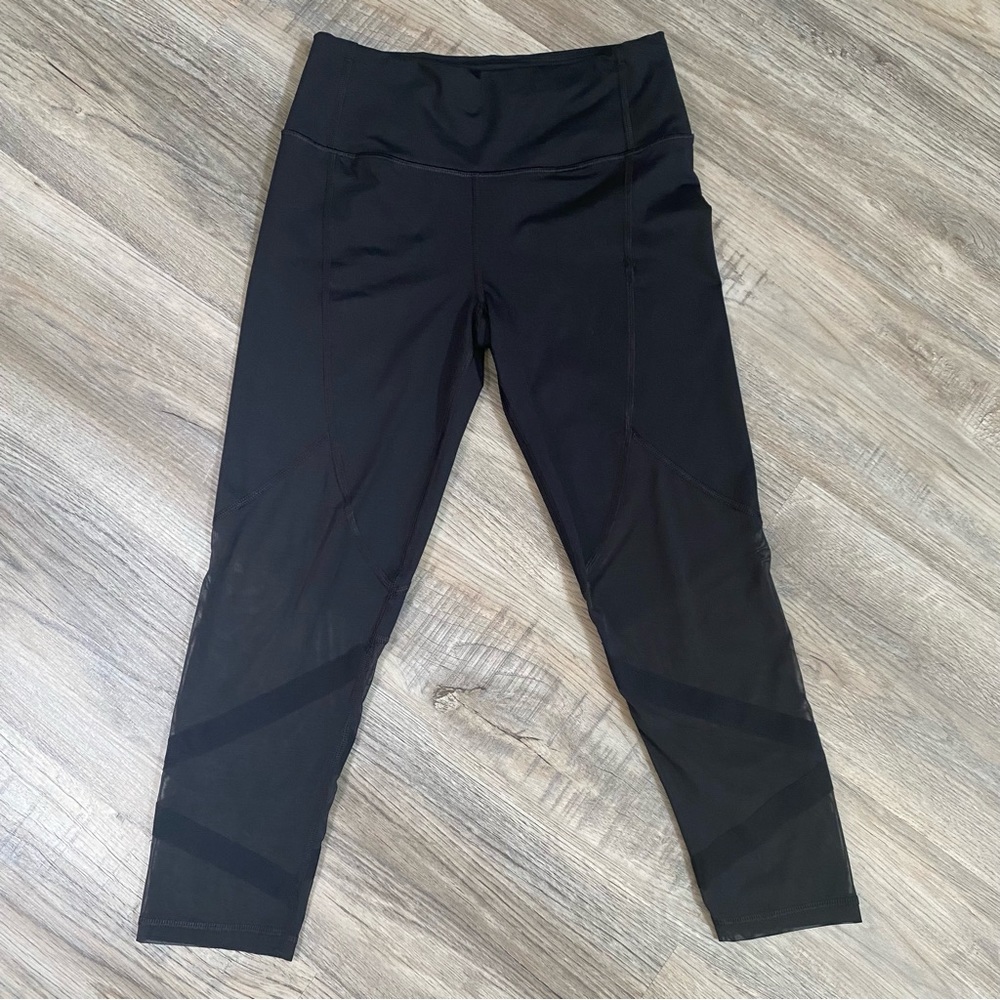 Victoria’s Secret mesh panel knockout capri
